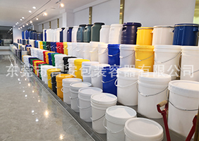色吊丝肏逼小视频吉安容器一楼涂料桶、机油桶展区